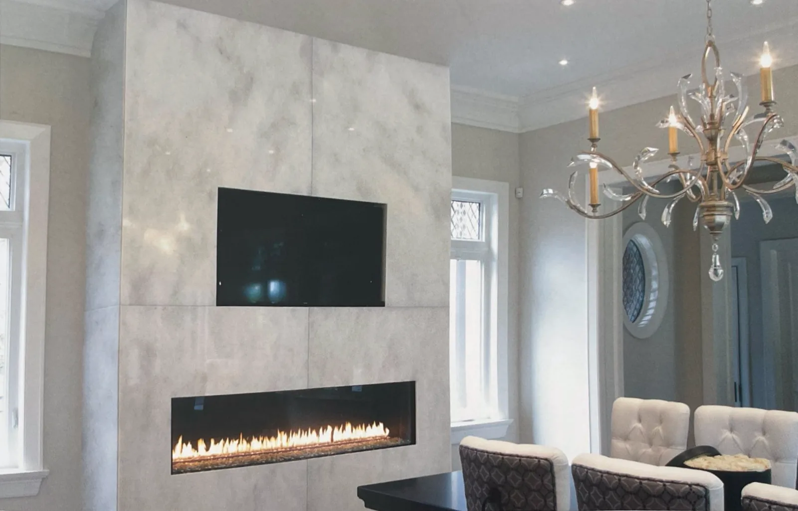 Room with bianco Ibiza Delux marble, white with soft grey clouding